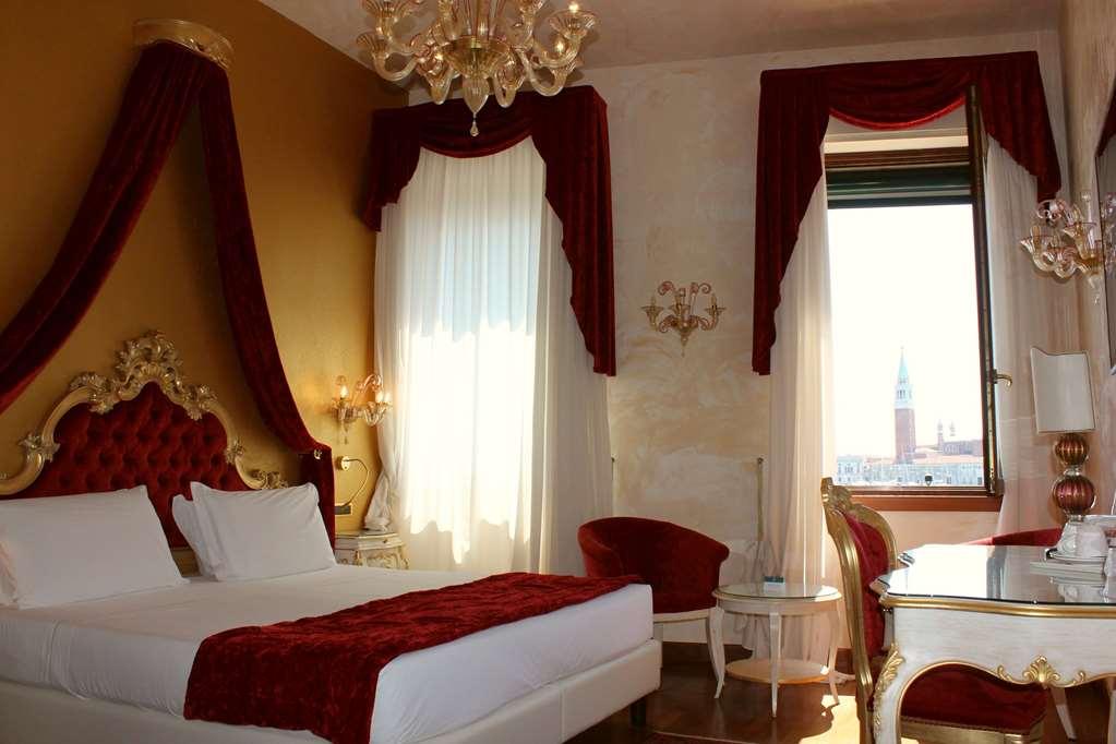 فندق البندقيةفي  فندق سافويا آند جولاندا الغرفة الصورة